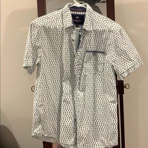 Men’s button down shirt sleeve shirt